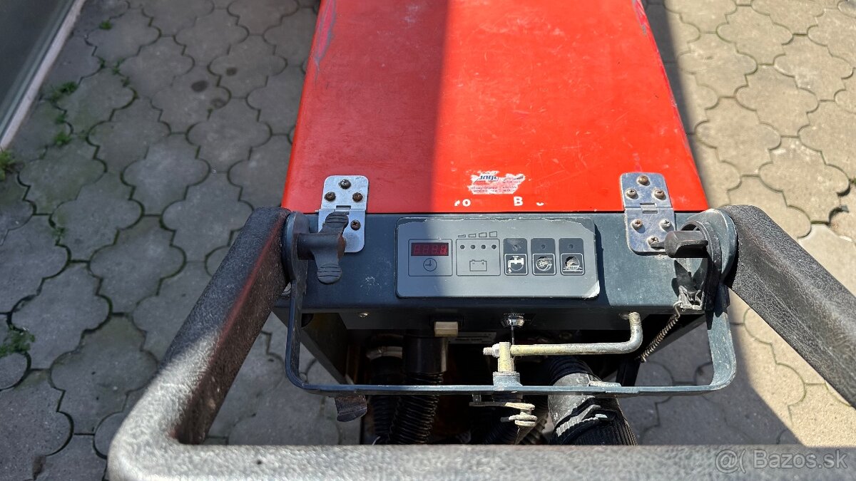 Predam cistiaci Umyvaci stroj Hakomatic bez Baterii. - 4