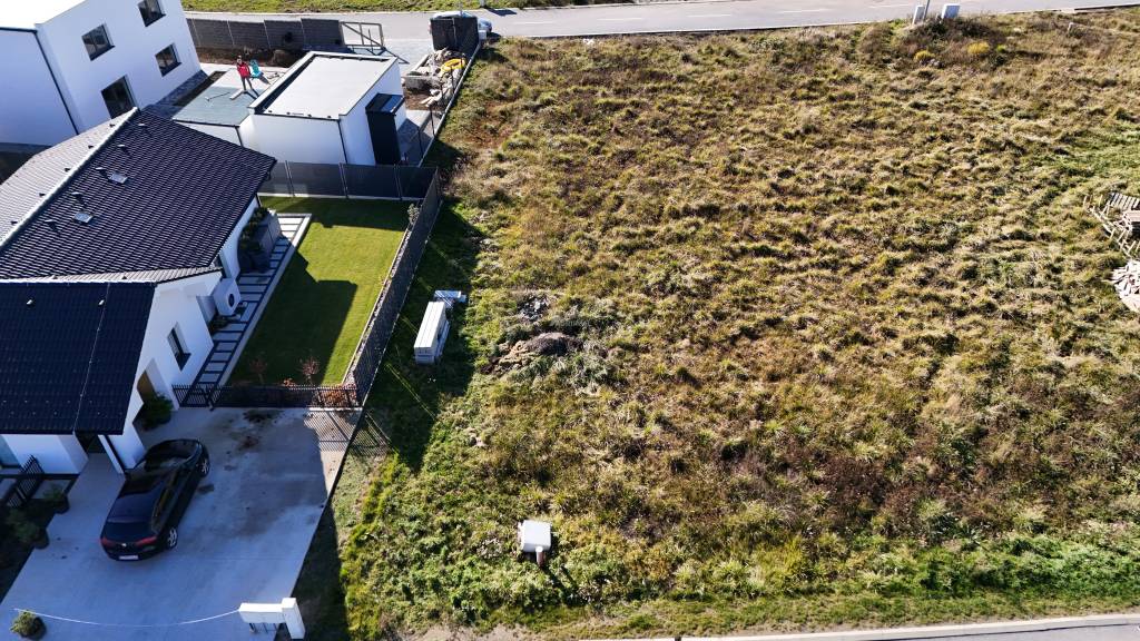 PREDAJ: STAV.POZEMOK S IS; 699 m2; Poprad - Mlynica; 135.000 - 4