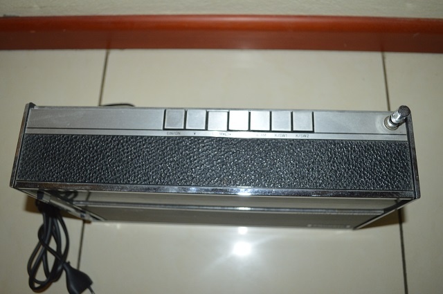 predam stare radio GRUNDIG - 4