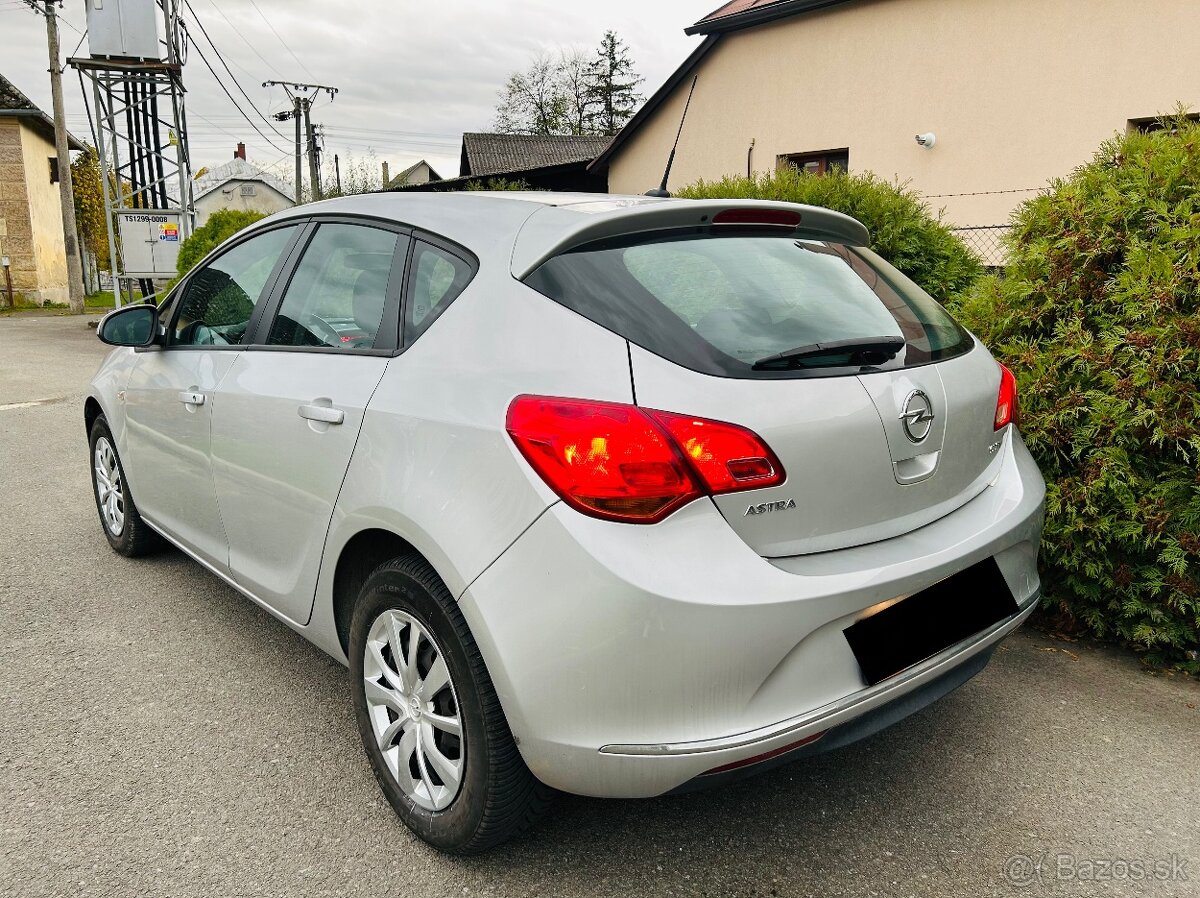 ►Opel Astra 1.7 CDTI 130k Active ►2013 ►Kúpené v SR - 4