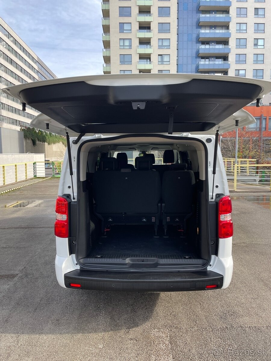 Prenajom 9-miestneho mikrobusu Peugeot Traveller automat - 4