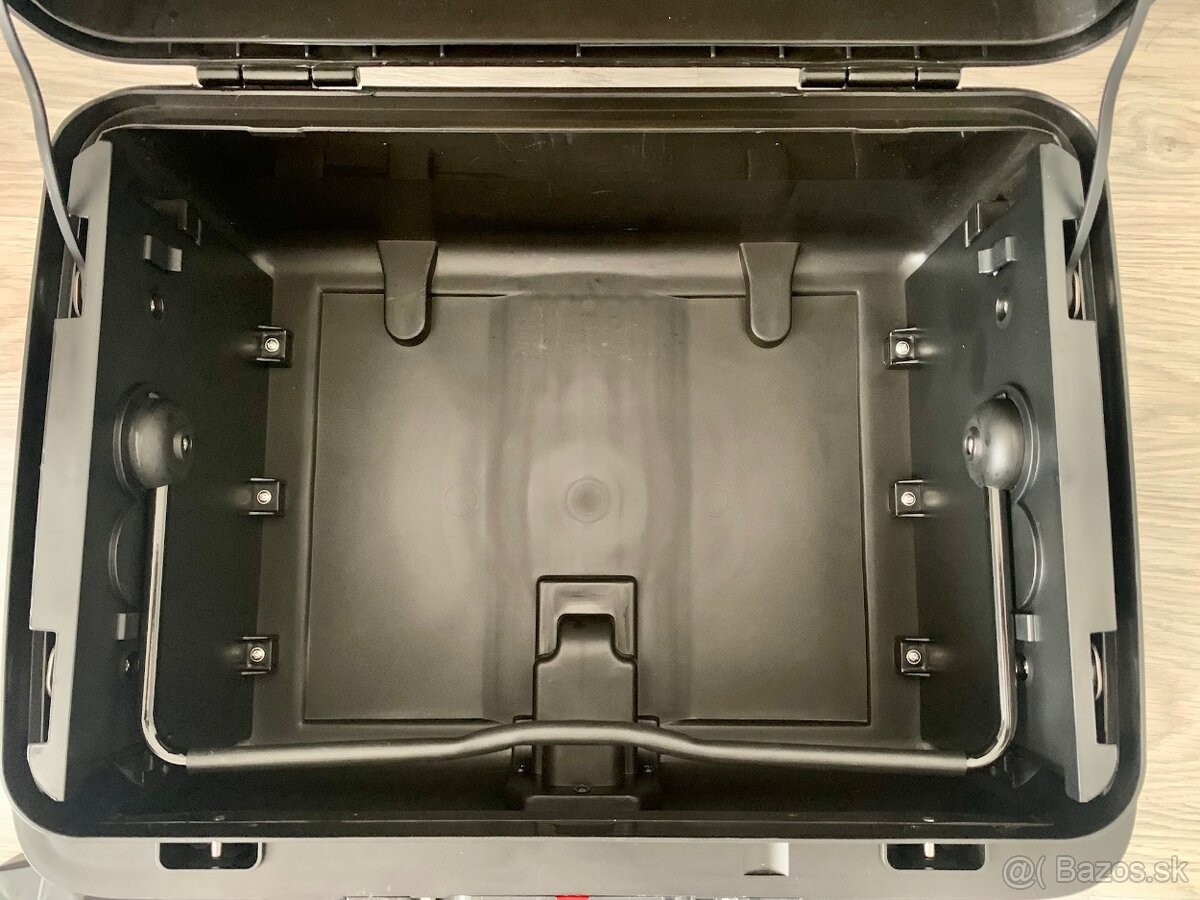 Zadný kufor na motocykel NOVÝ - 4