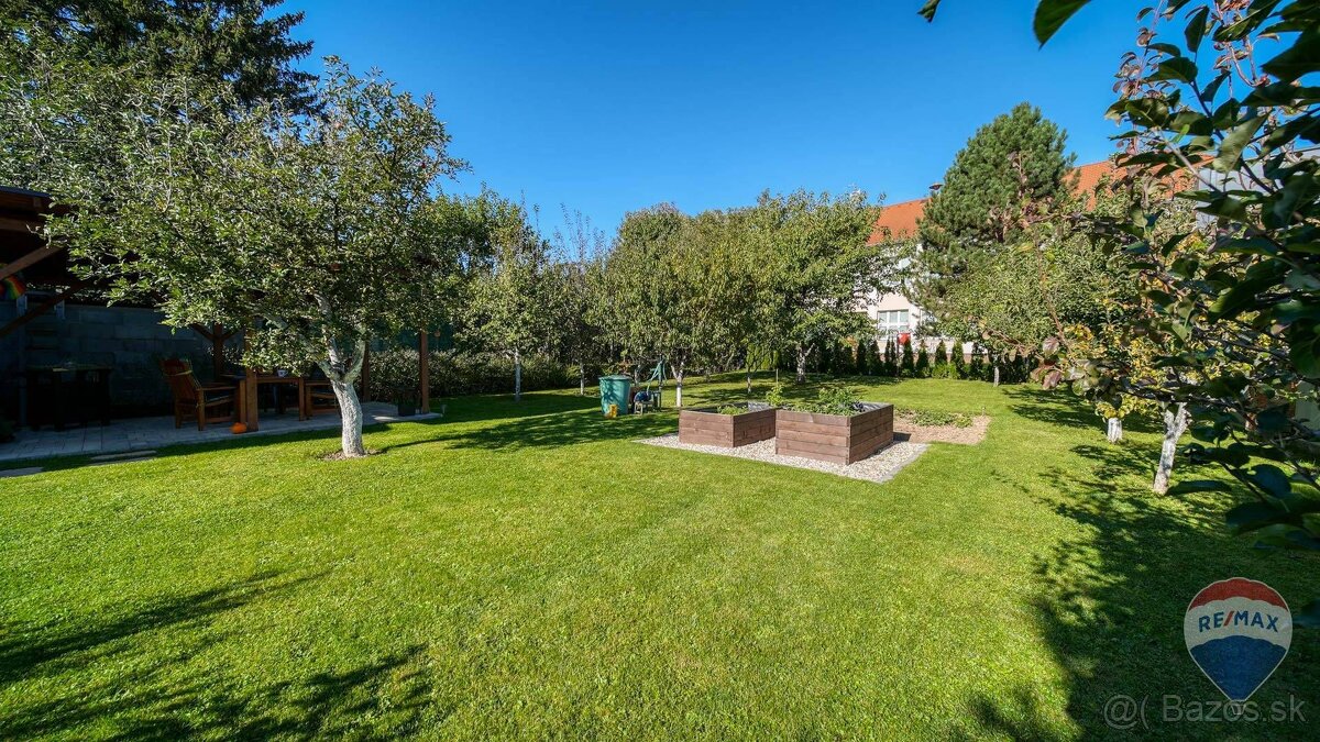 REZERVOVANÉ: Rodinný dom s garážou a krásnym pozemkom Banka - 4