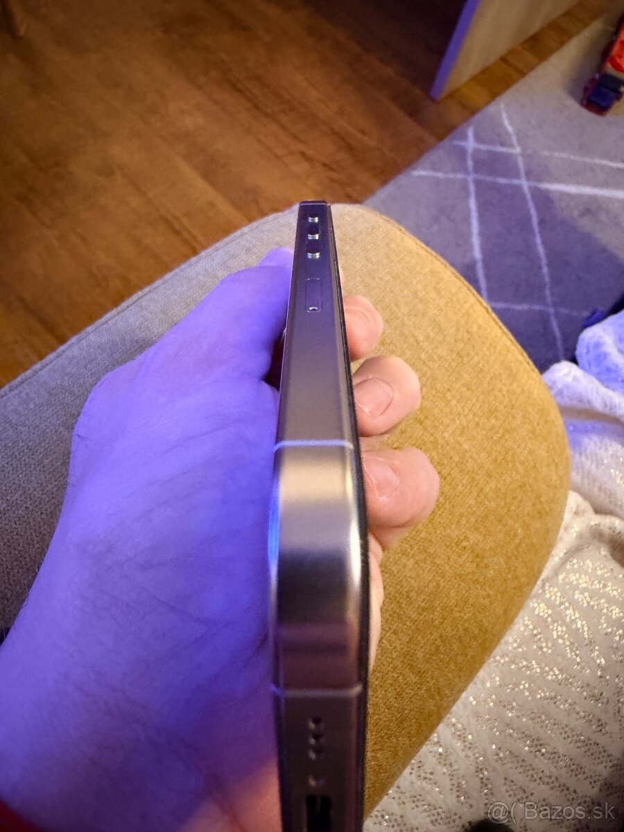 Apple iPhone 15 Pro - 4