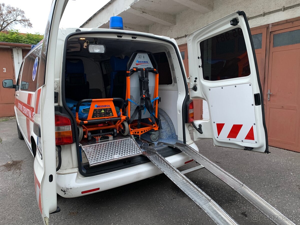 VW Transporter T5 - Sanitka - 4