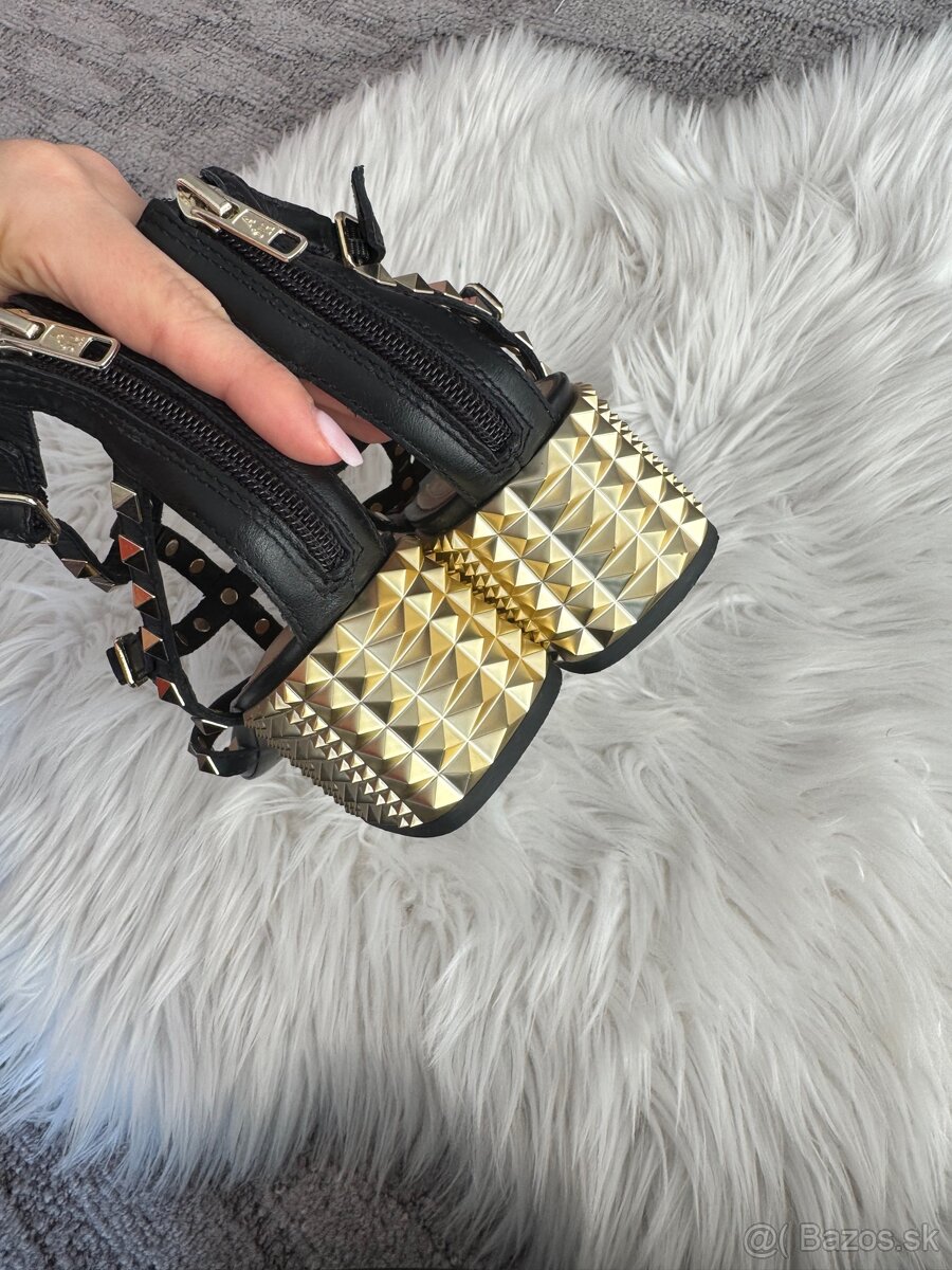 Sandále s vybijanim - 4