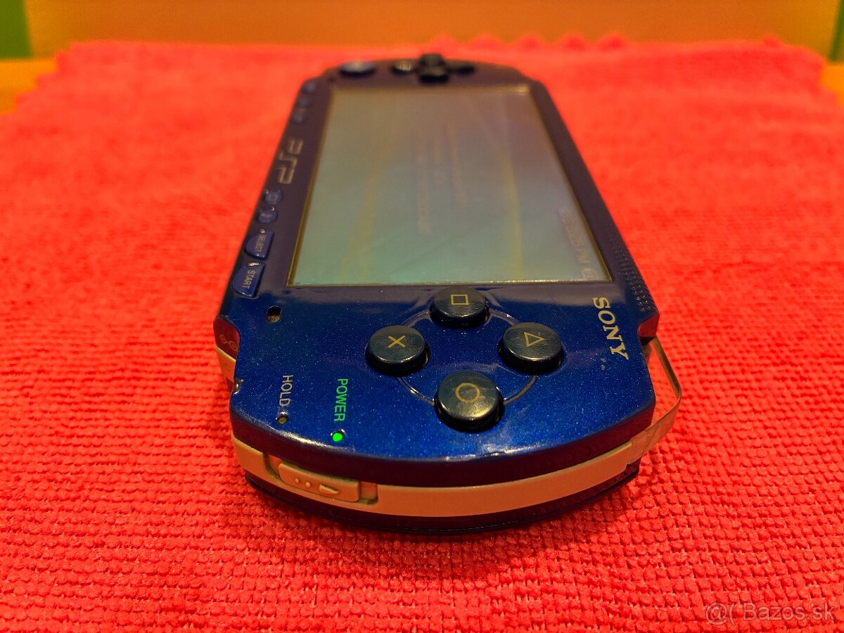 PSP 1000 tmavo modre - 4