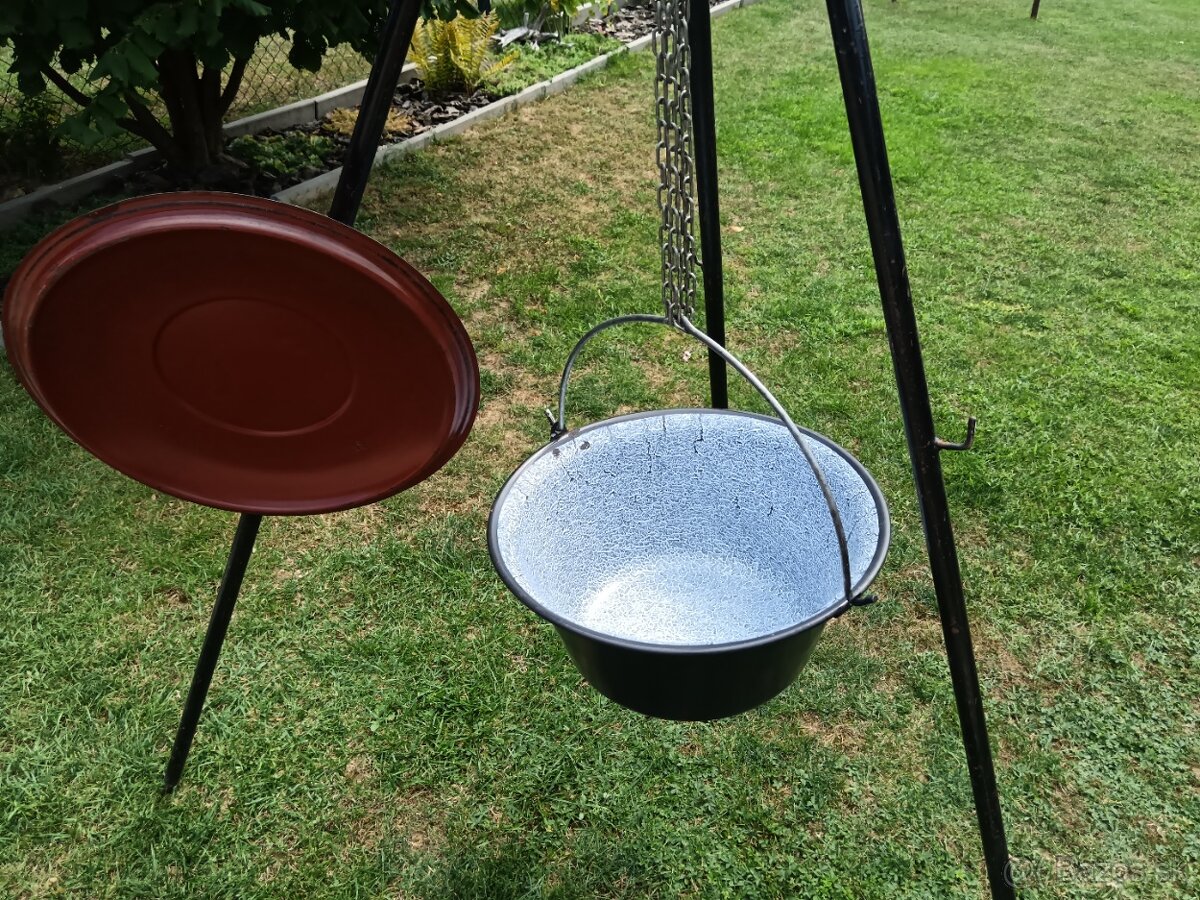 Predám kotlík na guláš + trojnožku, pílka na ytong, krompáče - 4