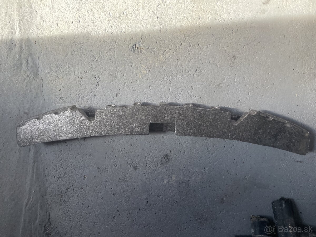 Predám výplň pod nárazník Golf 5 - 4