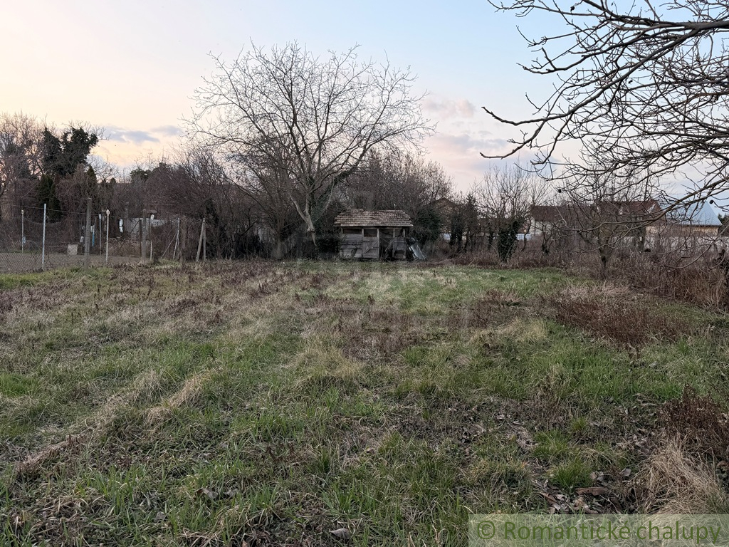 INVESTIČNÝ POZEMOK 2241 m² PRI VÁHU S UPI – MOŽNOSŤ AŽ 4 P - View 4