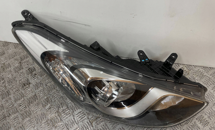 Hyundai i30 II 2 2012- pravé predné svetlo - 4