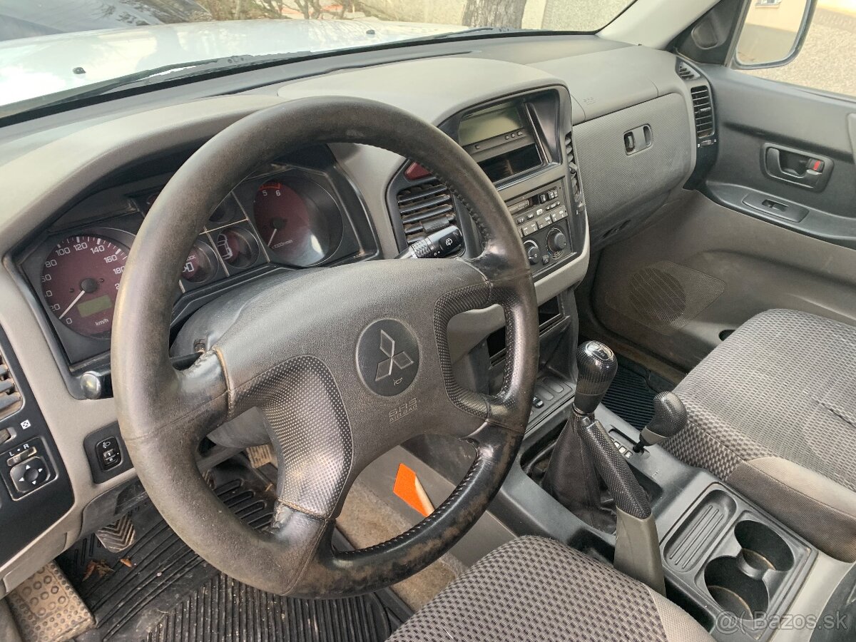 Mitsubishi Pajero 4x4 - 4