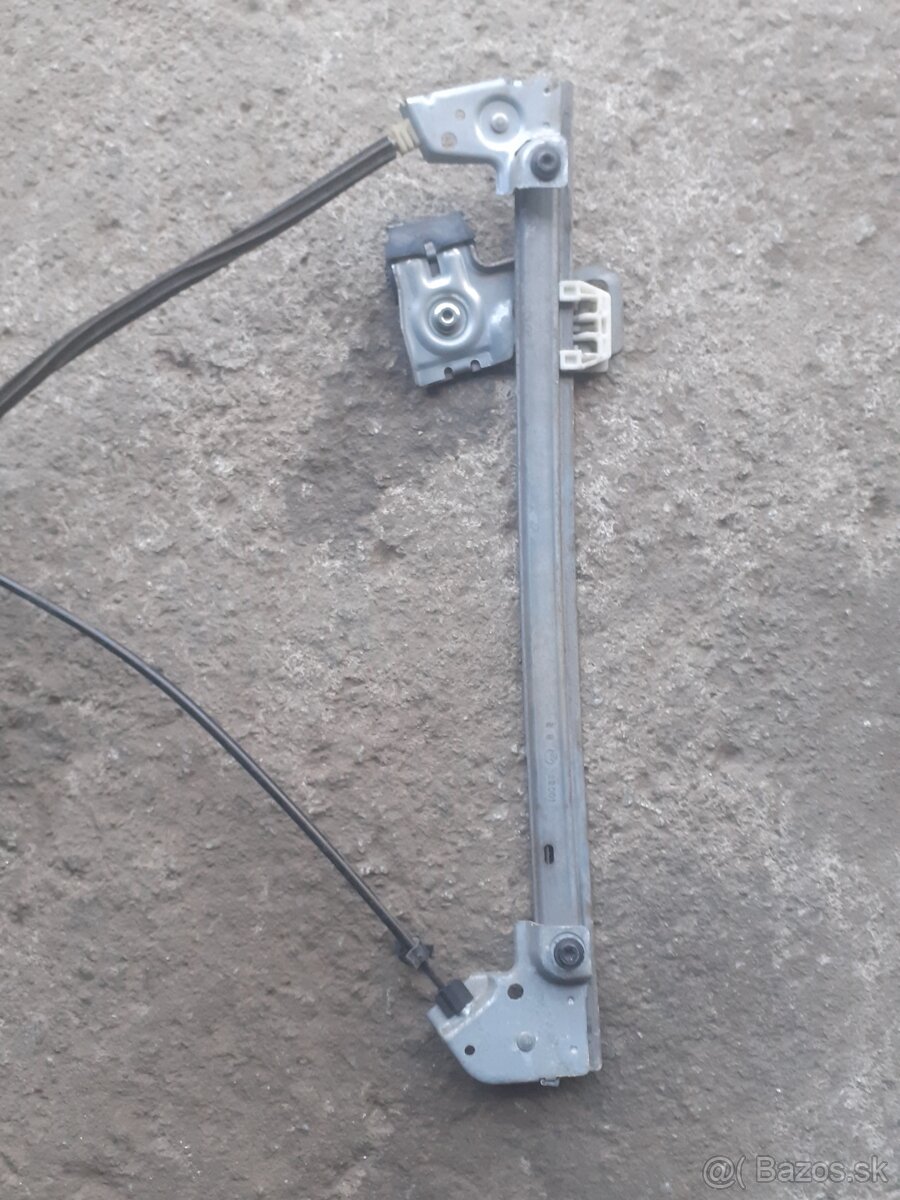 Octavia 1 stahovacka 1U1 837 402 K - 4