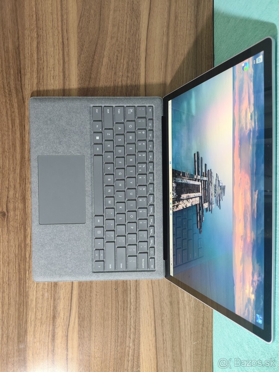 Microsoft Surface 5 | i5 1245U (10-core) • 16GB RAM • 512GB - 4