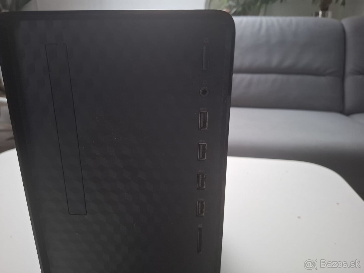 Predám starší herný počítač od HP - 4