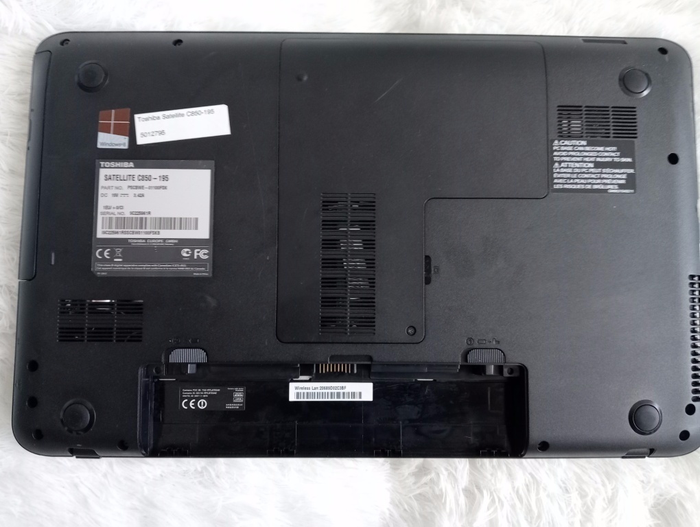 rozpredám notebook Toshiba satellite C850 - 4