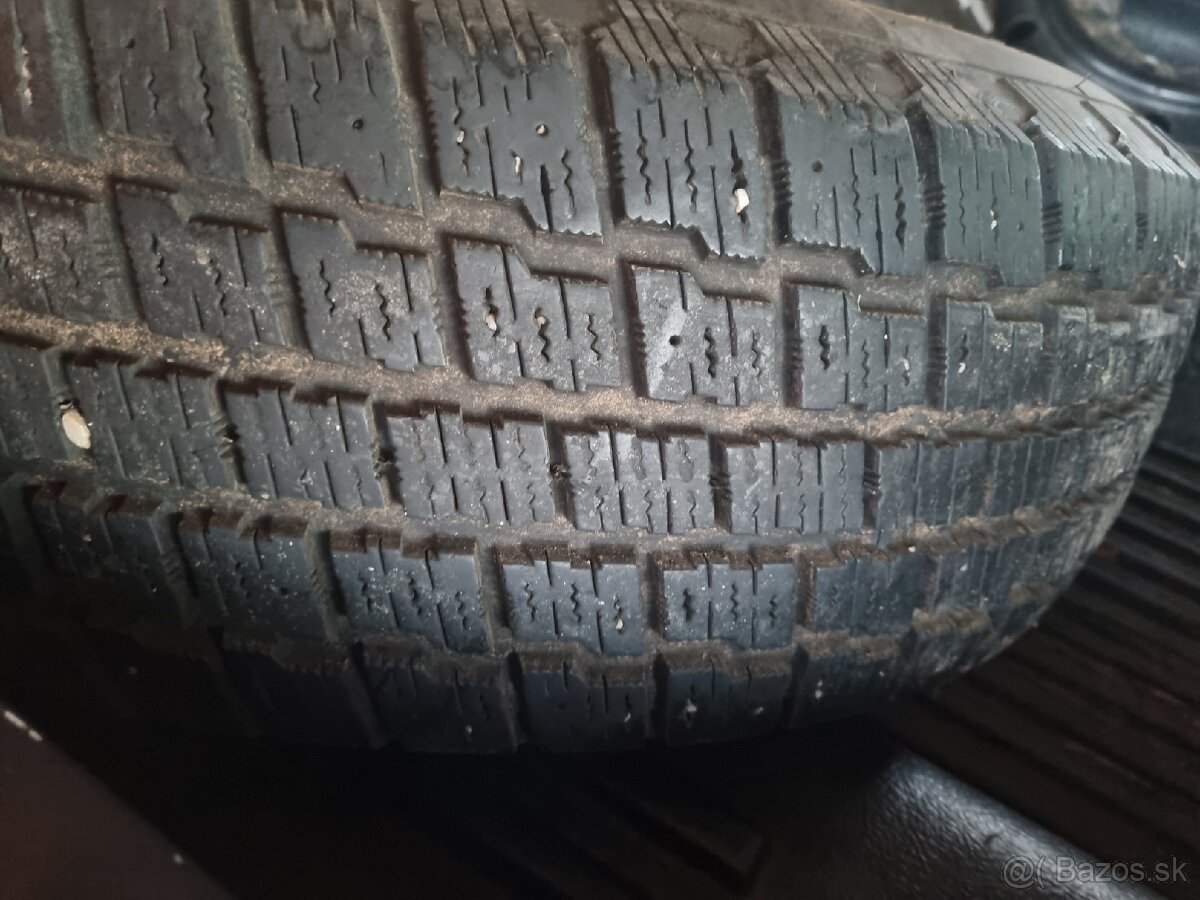 Zimné pneu 235 75 r15 - 4