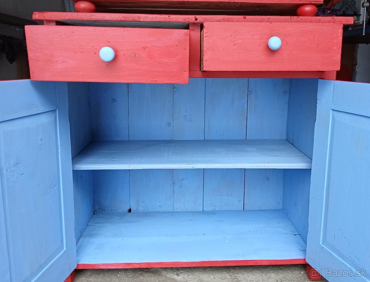 Zachovaly stary kredenc - 4