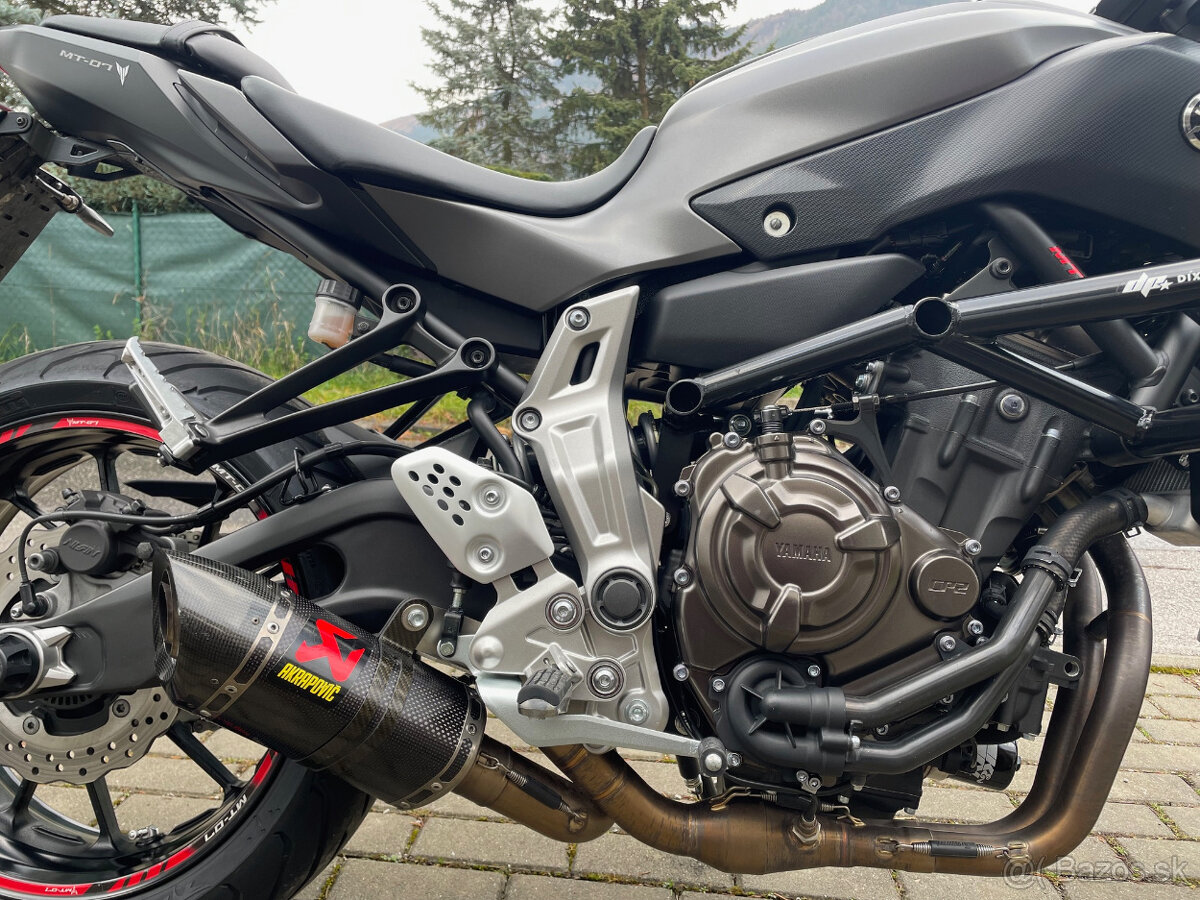 YAMAHA MT 07 - 4