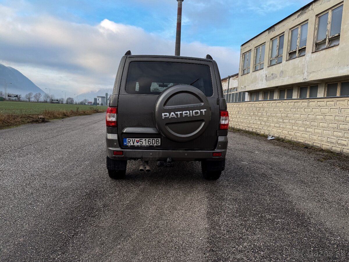 UAZ Patriot - 4