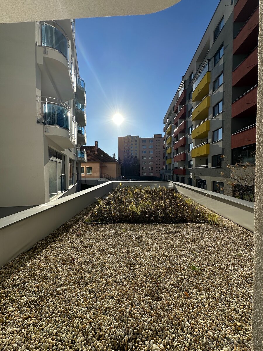 Unikátny dizajnový 1-izbový byt s terasou v centre Trenčína - 4