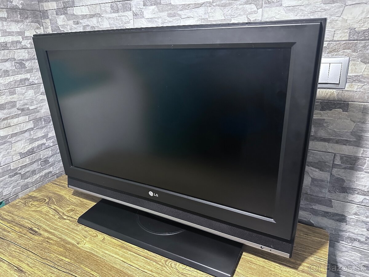 4x LCD TV (1xSony Bravia, 3xLG) - 4