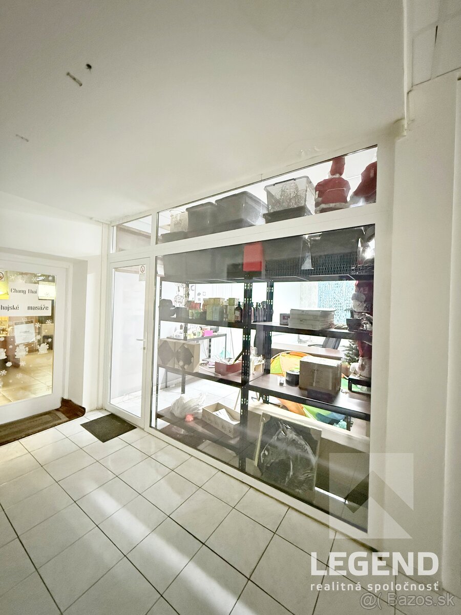 Prenájom priestoru na námestí v NMnV - Nataly pasáž, 30m2, - 4