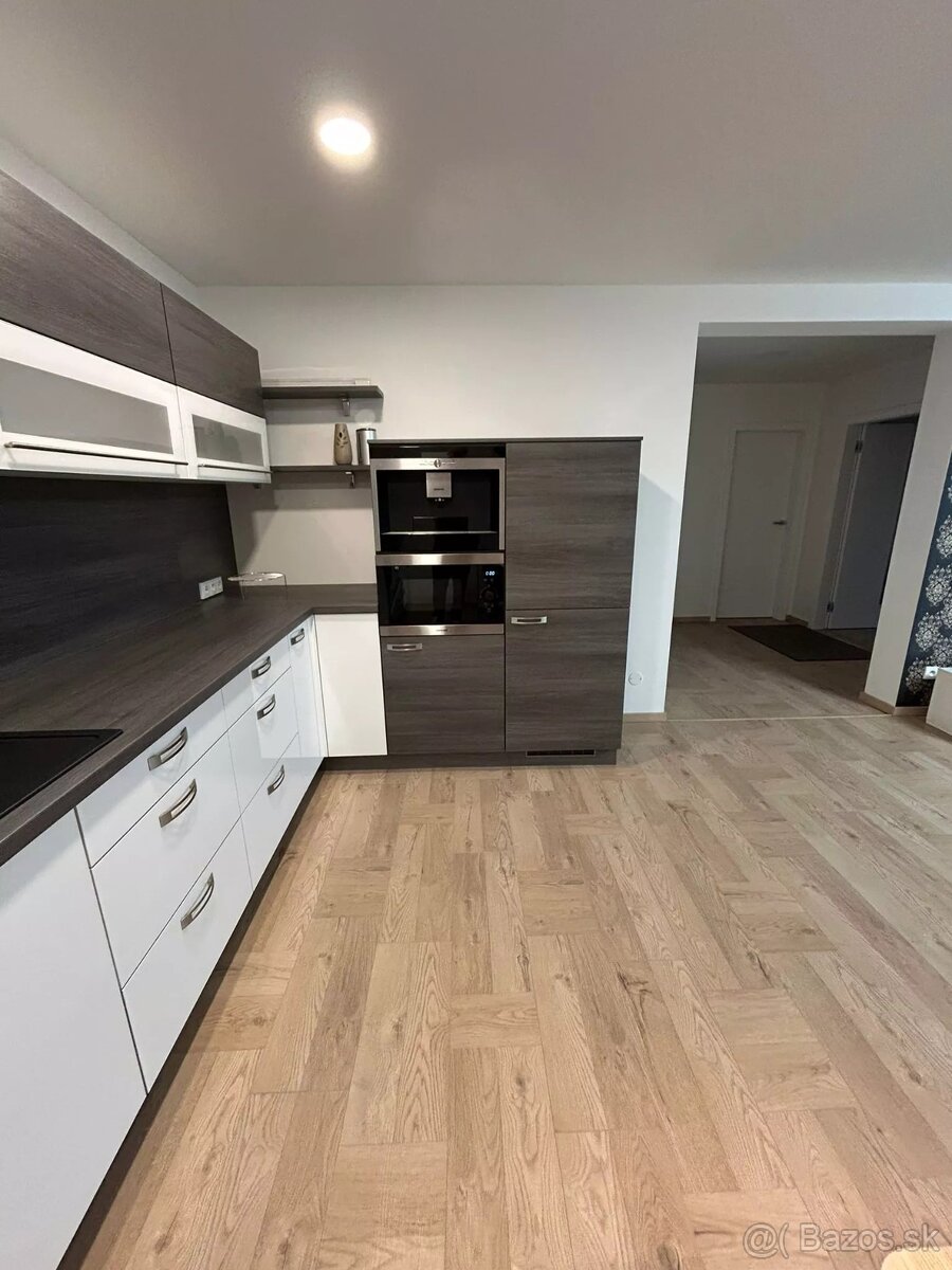 NA PREDAJ 3i mezonet, čiastočne zariadený dom,ul.Pezinská,Ch - 4