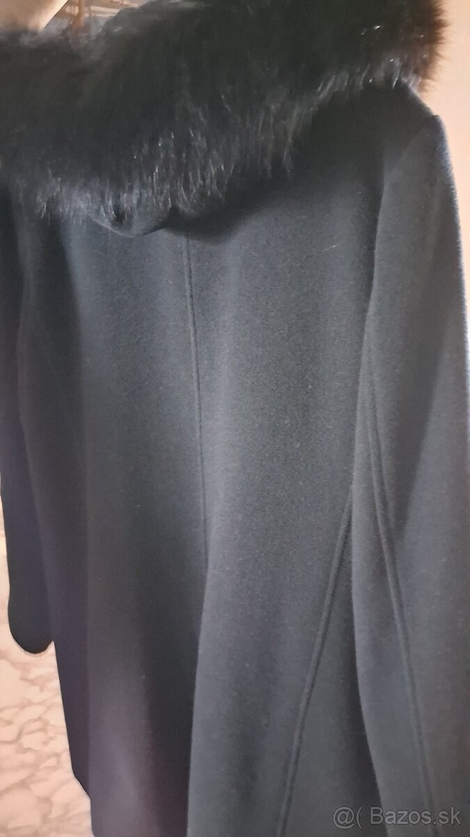 Elegantny cierny kabat s pravou kozusinov a panske kabaty - 4