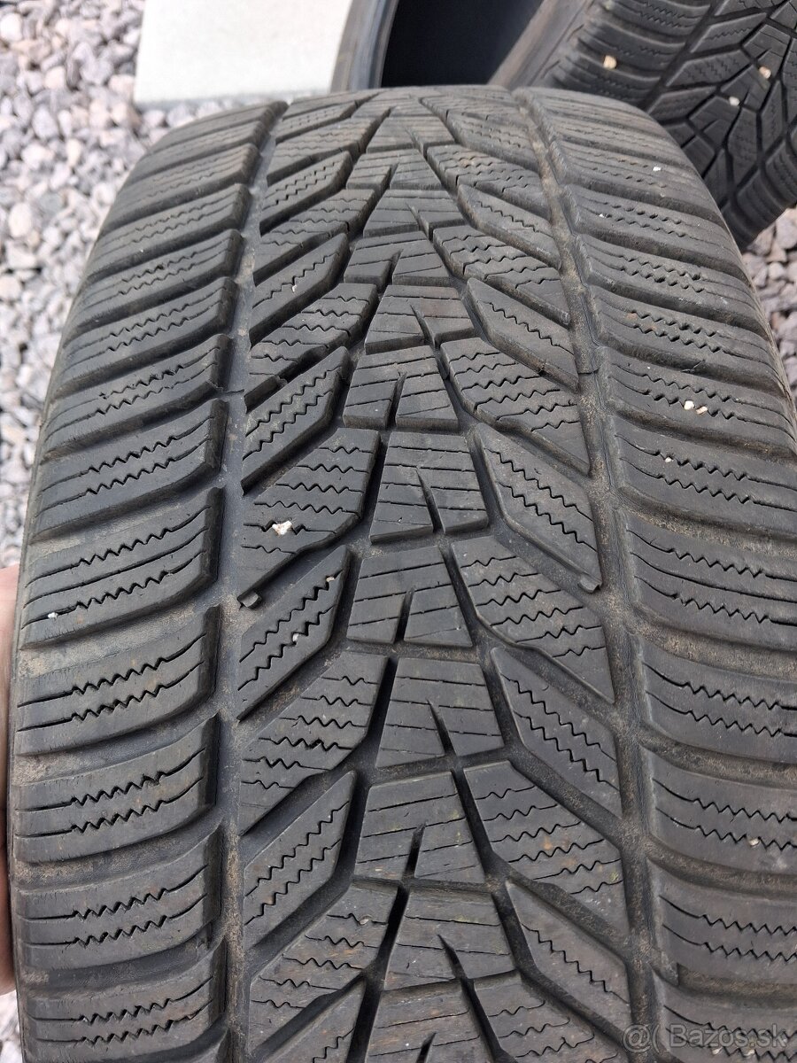 Hankook 235/45 R18 - 4