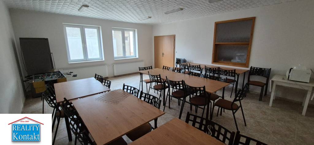 NA PREDAJ zariadený 8 izbový PENZIÓN pre 24 osôb ŠTÚROVO - N - 4