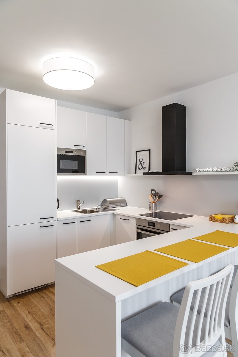 NA PREDAJ 2i BYT S BALKÓNOM, ŠANCOVA ULICA, PREMIÉRE - 4