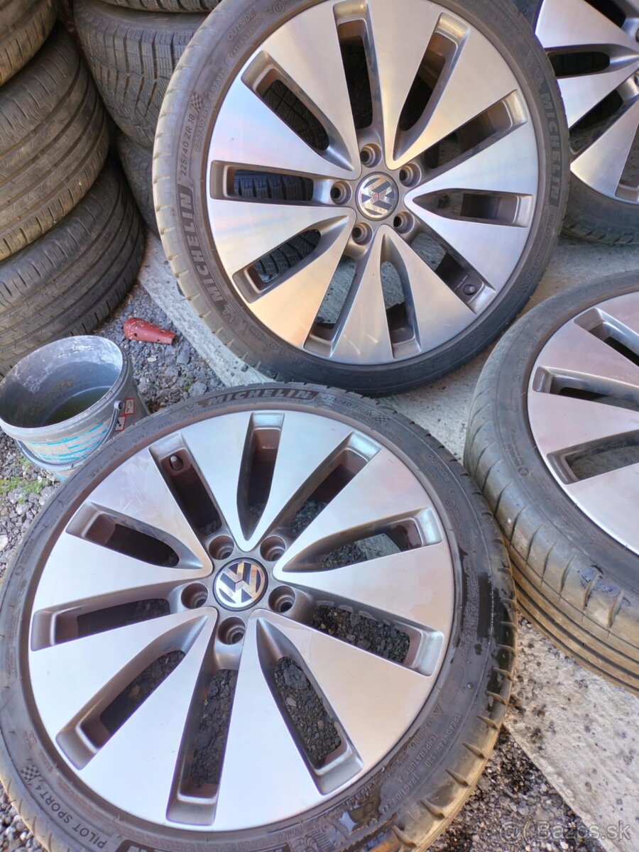 4ks alu disky orig. Vw 5x112 R18 pneu 225/40 R18 6mm - 4