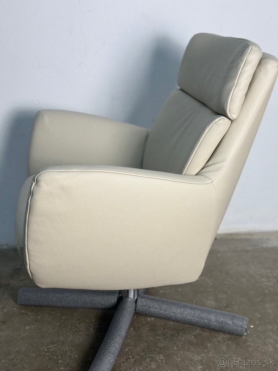 Predám elegantné otočné kreslo v krémovej farbe - 4