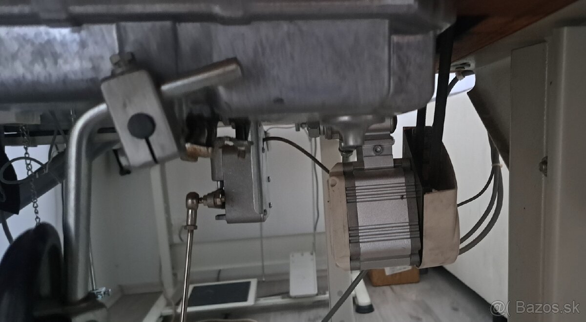 Priemyselný šijací stroj Siruba L818F-M1 - 4