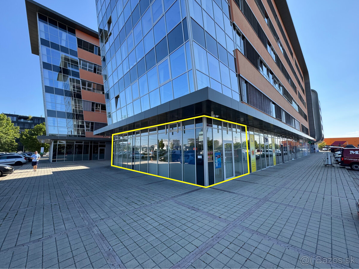 Prenájom prízemného obchodného priestoru 69 m² vo frekventov - 4