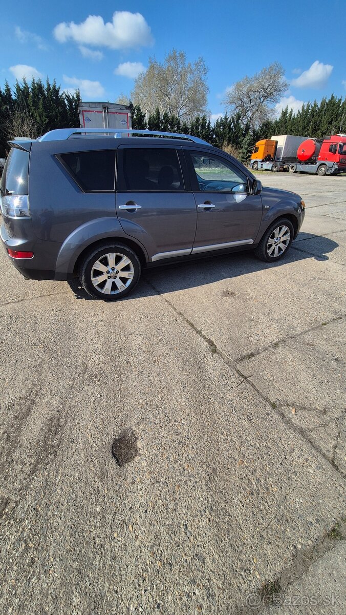 Mitsubishi Outlander - 4