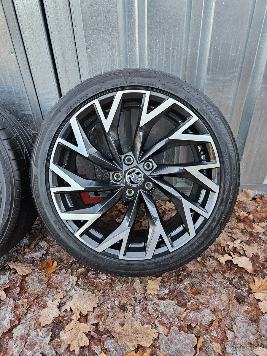 Letní alu kola Helix 19" Škoda Superb 235/40 R19 - 4