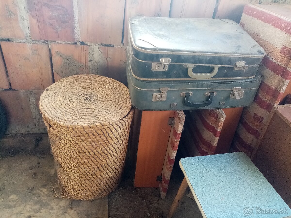 Retro stoličky, kufre - 4