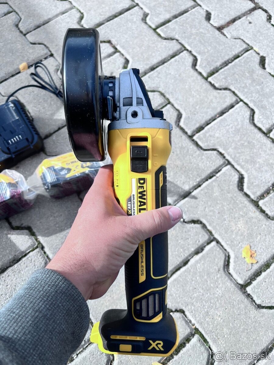 Predám novú Dewalt DCG405P2 - 4