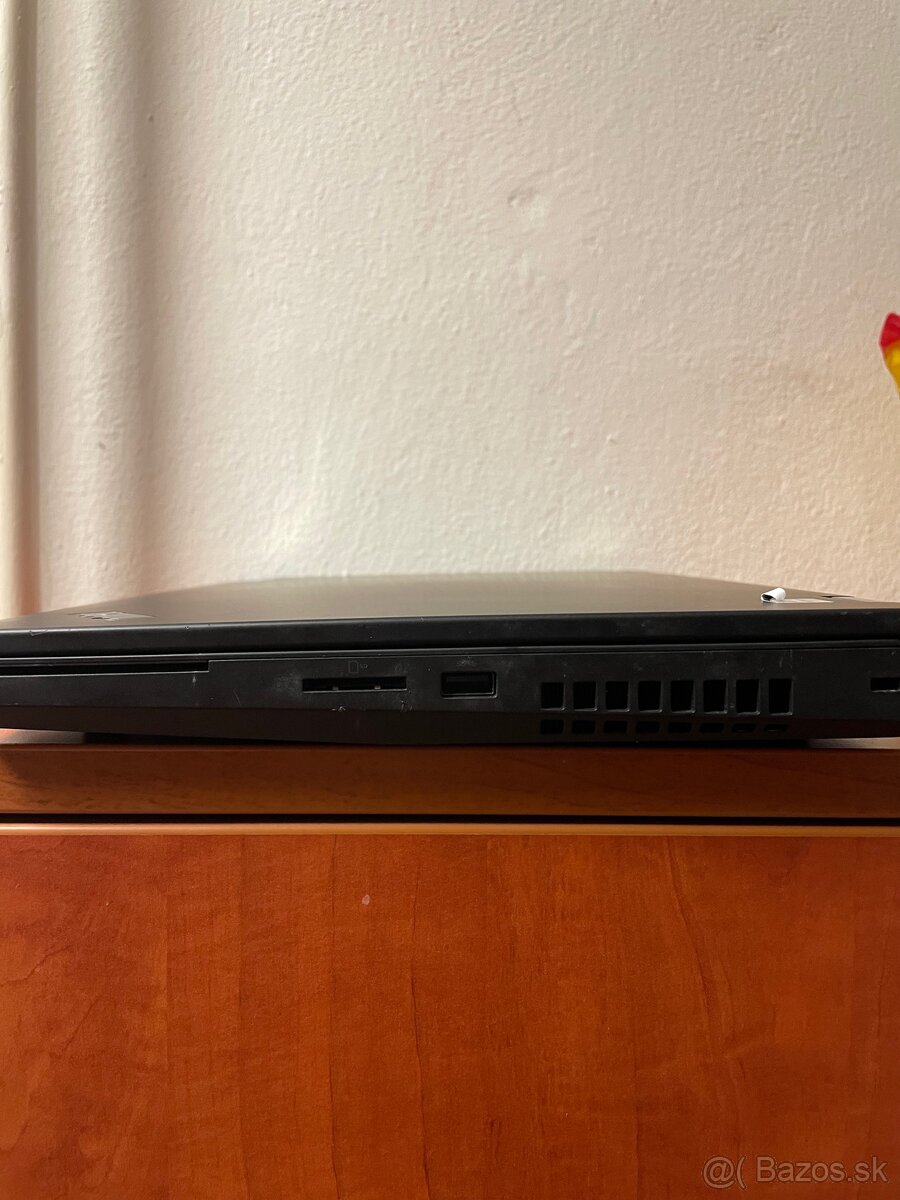 Lenovo ThinkPad P15 gen1 - 4