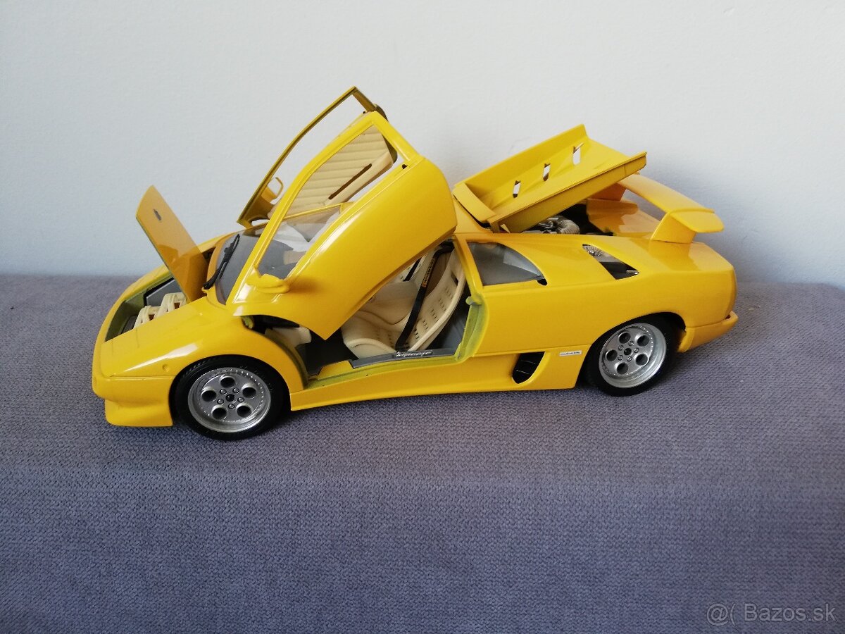 1:18 Lamborghini Diablo Bburago zlta - 4