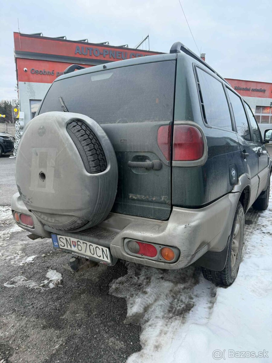 Nissan Terrano II - 4