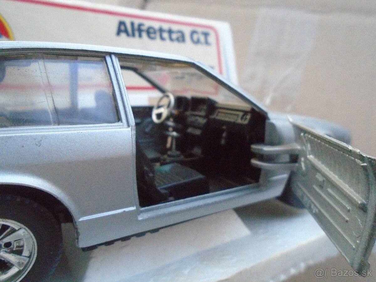 Stara hračka Burago Alfa - 4