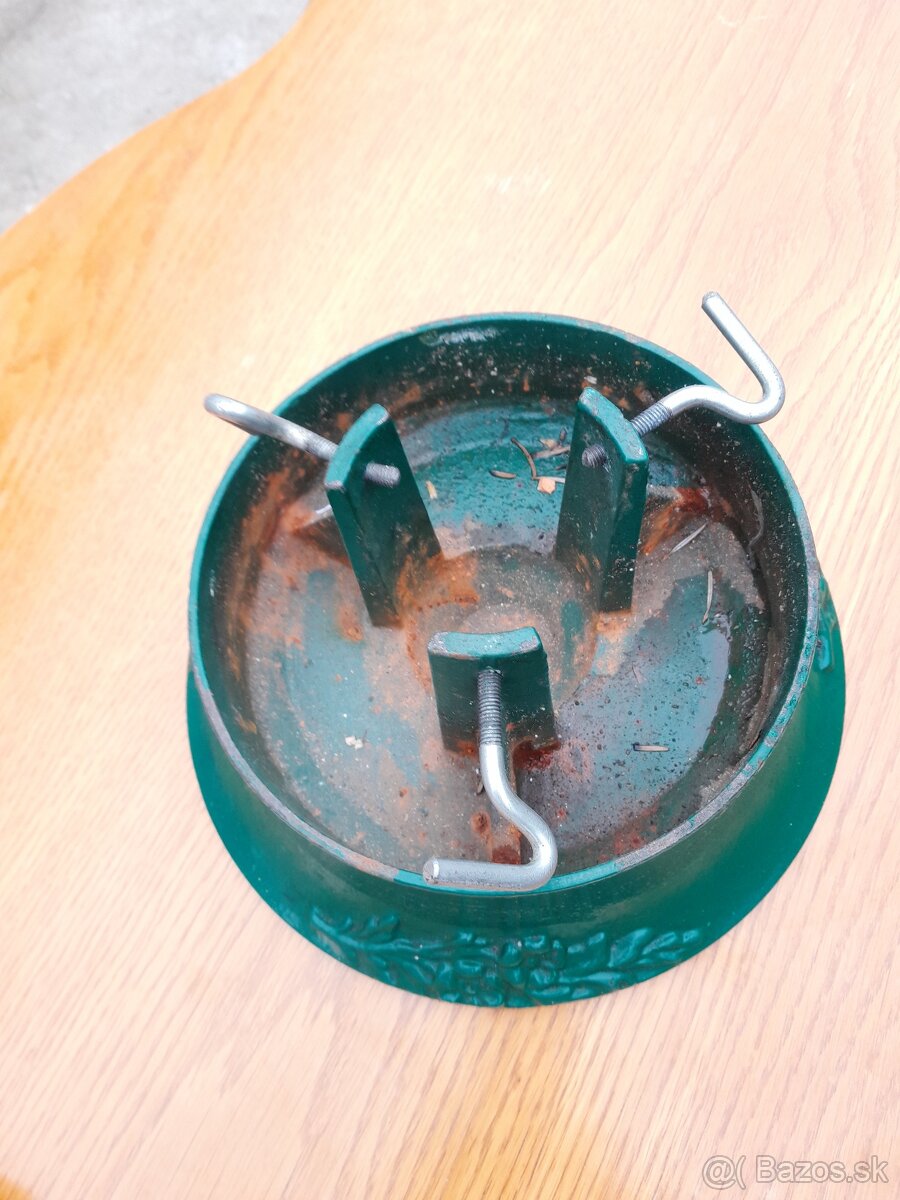 Predám liatinový stojan na stromček - 4