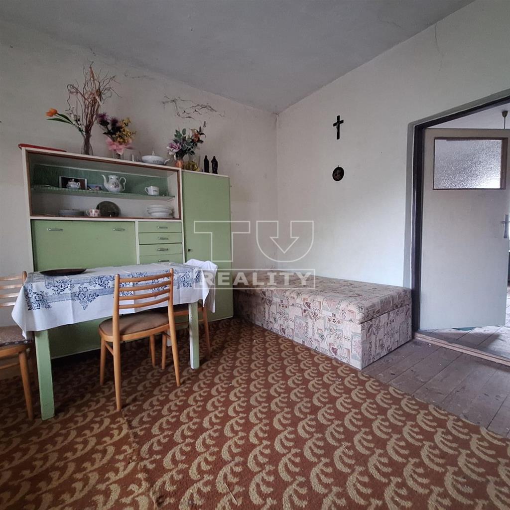 NA PREDAJ RODINNÝ DOM V TICHEJ ULICI, DOMANIŽA, 411 M2 - 4