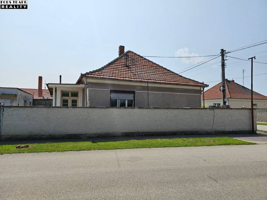 Predáme rodinný dom vo Váhovciach na rožnom pozemku - 4