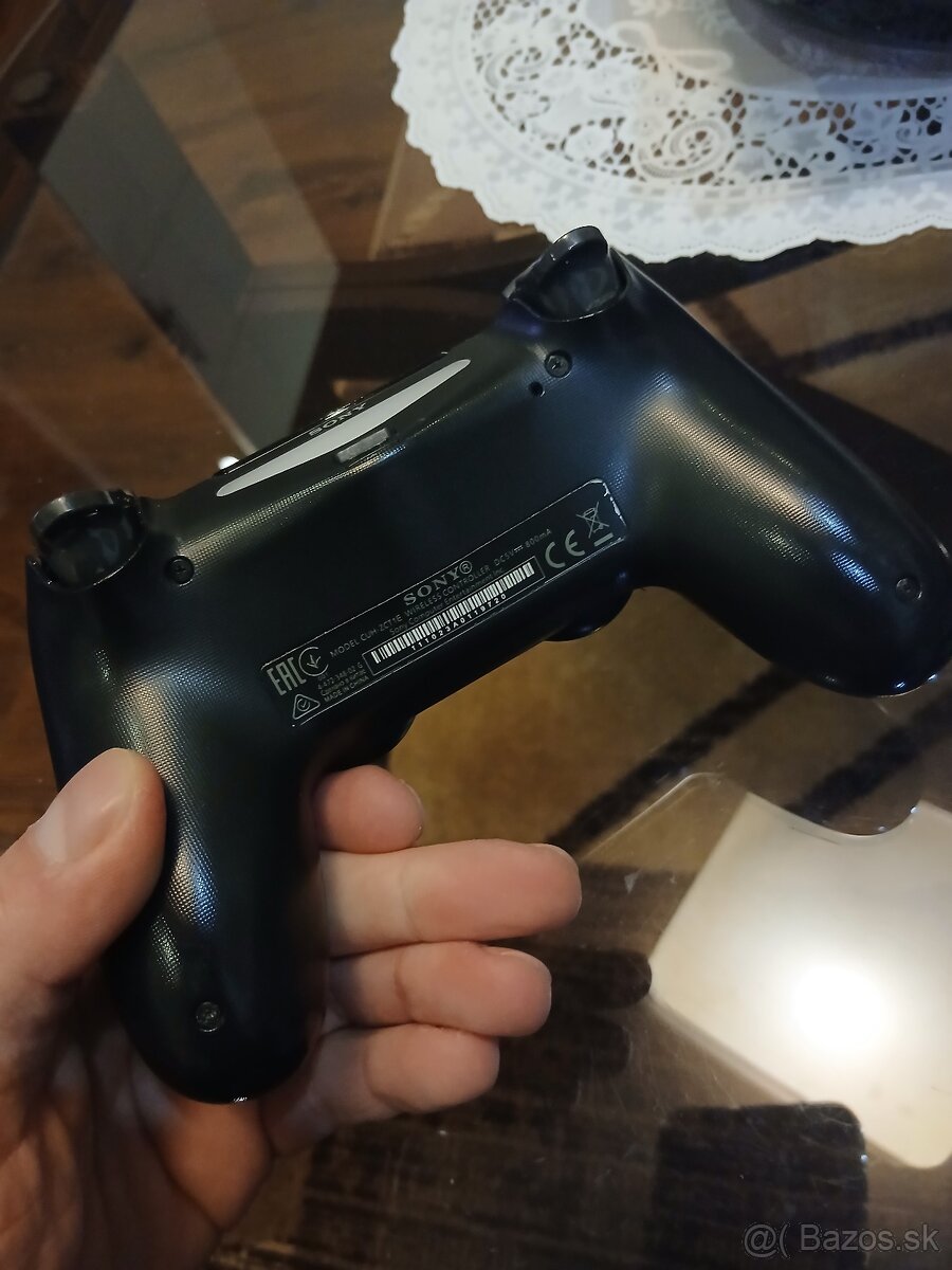 PS4 ovladač - 4