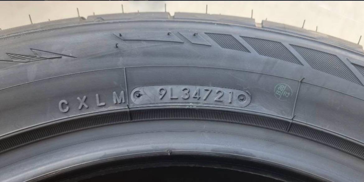 Letné pneumatiky nitto 215/55R17 - 4