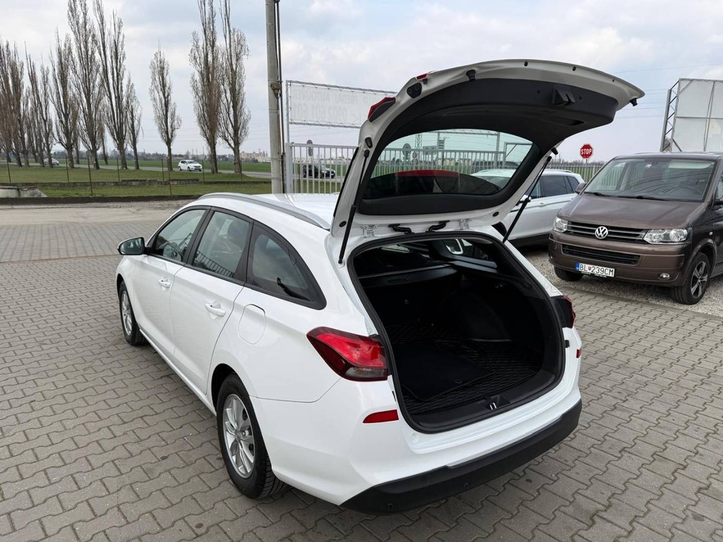 Hyundai i30 CW 1.6 CRDi 110 Comfort - 4